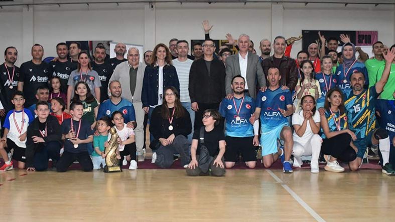 Öğretmenler Voleybol Turnuvası Büyük Heyecana Sahne Oldu