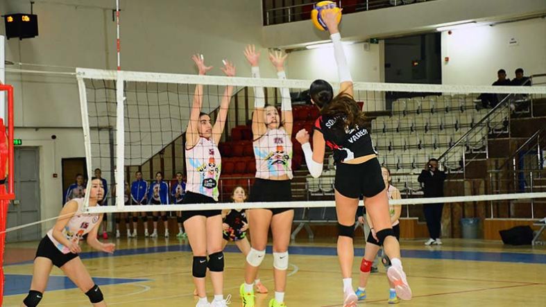 Somaspor Yıldız Kızlar, Akhisar İlçe SK’ya 3-0 Mağlup Oldu
