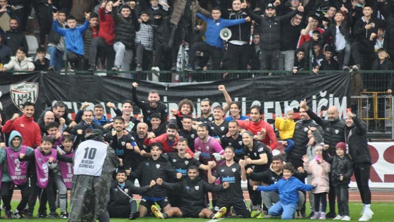 Somaspor'da Transfer Sessizliği Ne Anlama Geliyor? Yönetim Doğru Zamanı mı Bekliyor