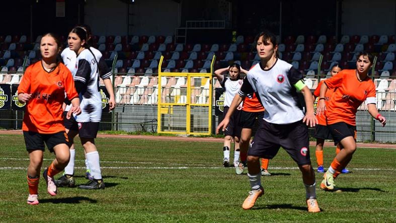 Zaferspor U17 Kızlar Grup Lideri Olarak Çeyrek Finale Yükseldi