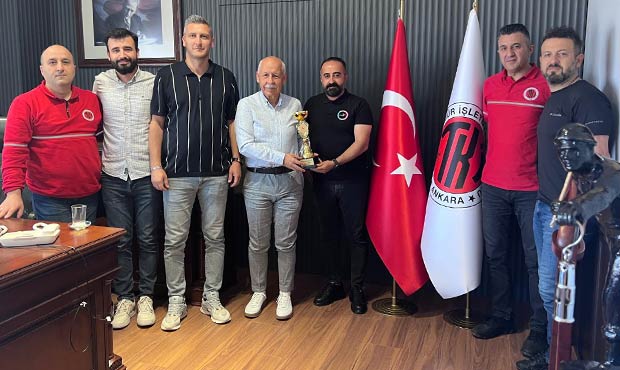 3’lük Kupasını Ali Ulu’ya Takdim Ettiler