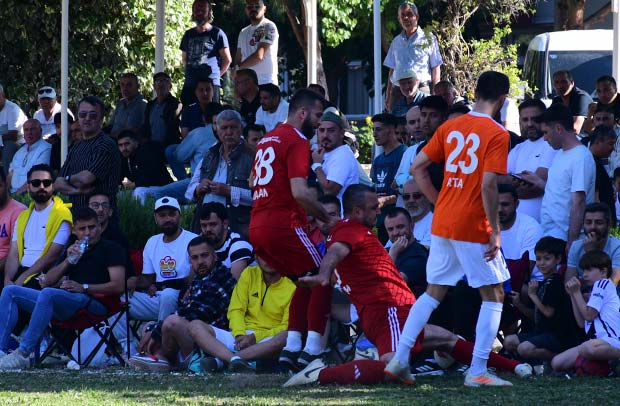 Black Jack ve ELİ (1) Yarı Finalde! – Kaymakamlık Futbol Turnuvası’nda Çeyrek Final Heyecanı