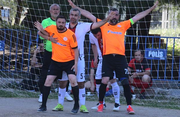 Soma Kaymakamlık Turnuvası'nda Grup Heyecanı Sona Erdi: Elemelere Doğru!