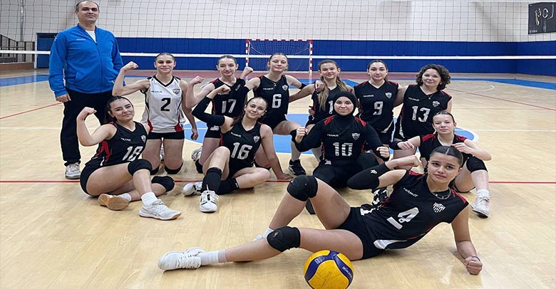 Somaspor Yıldız Kız Voleybol Takımı lideri 3-1 Mağlup Etti.